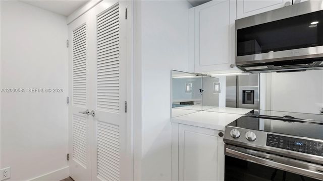 555 NE 34th St 2708, Miami, FL 33137