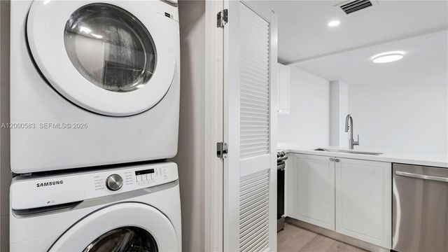 555 NE 34th St 2708, Miami, FL 33137