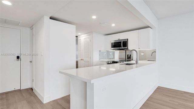 555 NE 34th St 2708, Miami, FL 33137