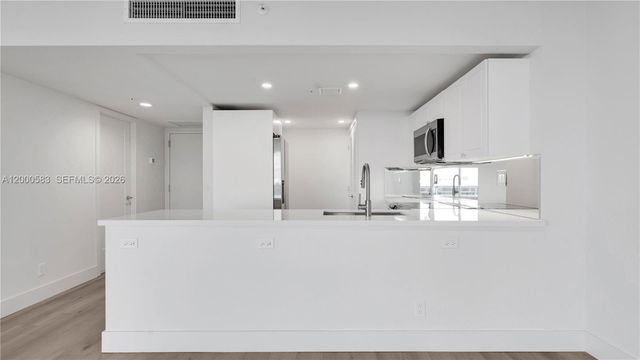 555 NE 34th St 2708, Miami, FL 33137