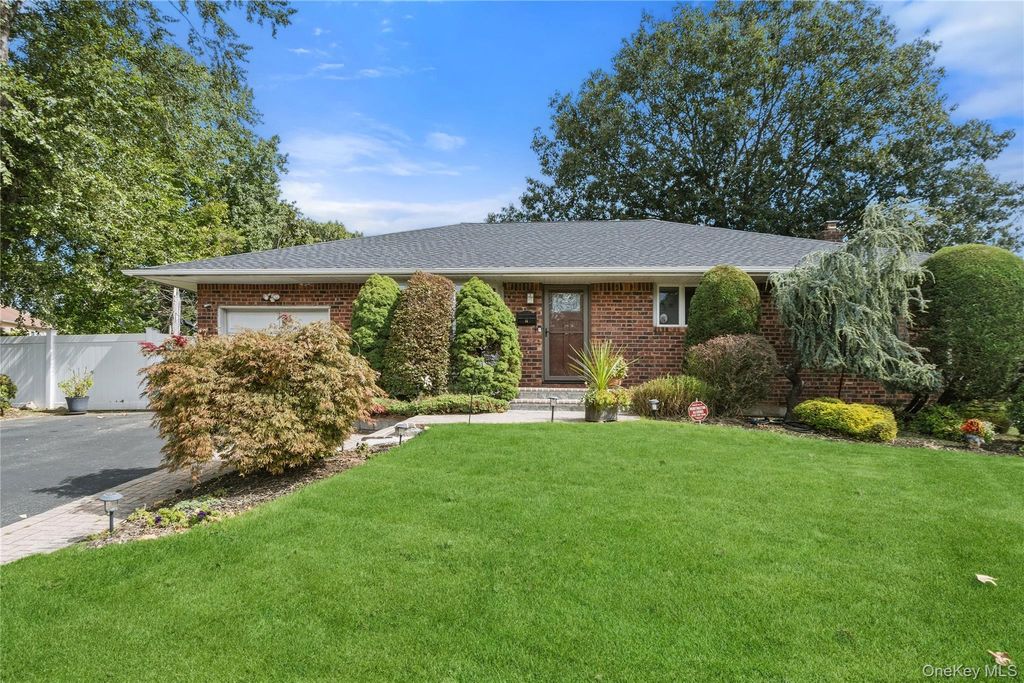 15 Elmwood Lane, Syosset, NY 11791 — exterior