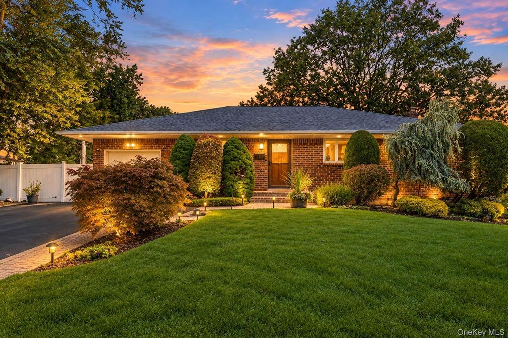 15 Elmwood Lane, Syosset, NY 11791 — photo 2