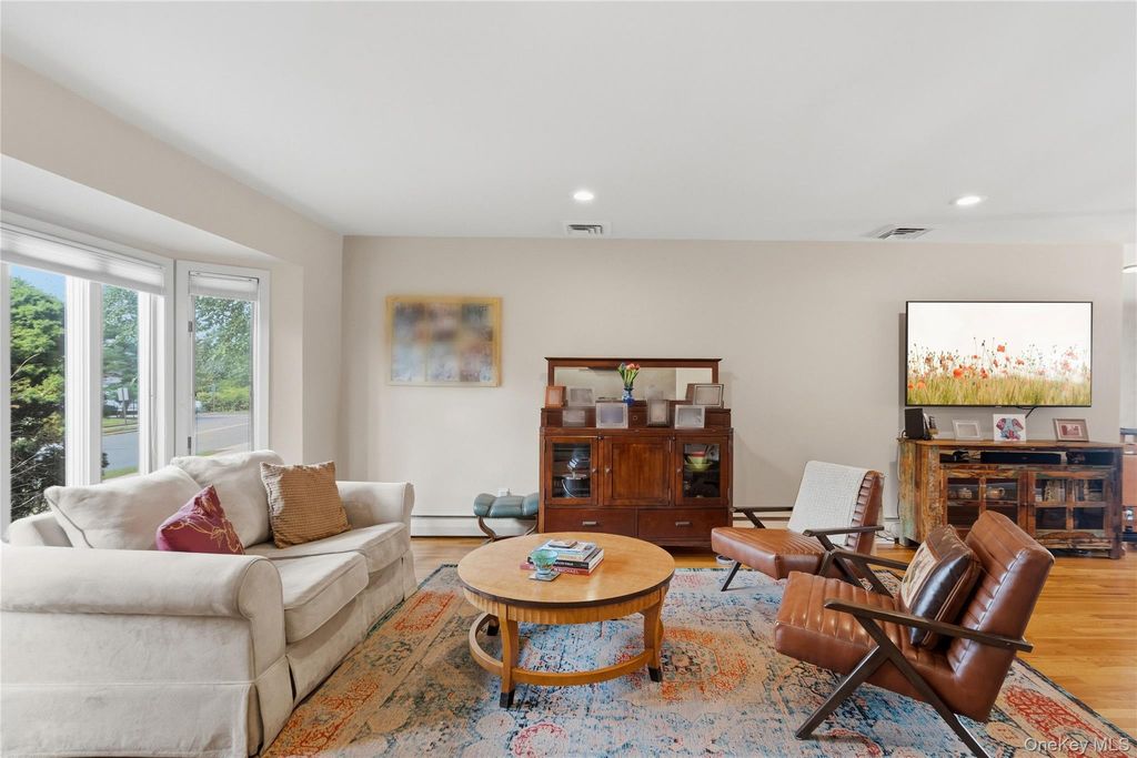 15 Elmwood Lane, Syosset, NY 11791 — photo 5