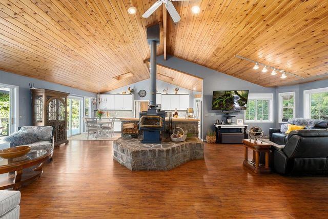 5962 Arrowhead Dr, Foresthill, CA 95631