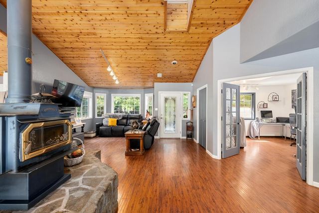 5962 Arrowhead Dr, Foresthill, CA 95631