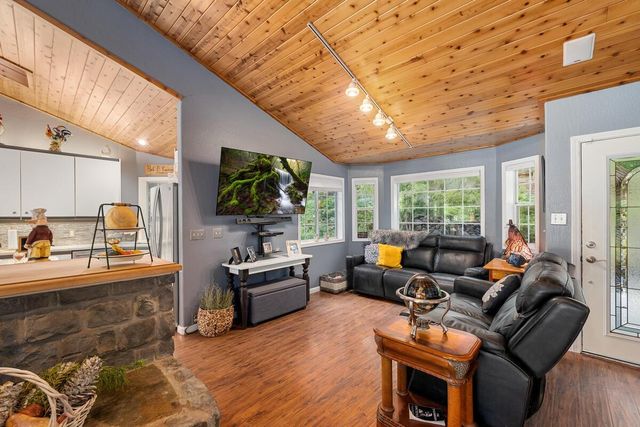 5962 Arrowhead Dr, Foresthill, CA 95631