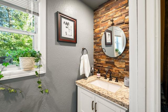 5962 Arrowhead Dr, Foresthill, CA 95631