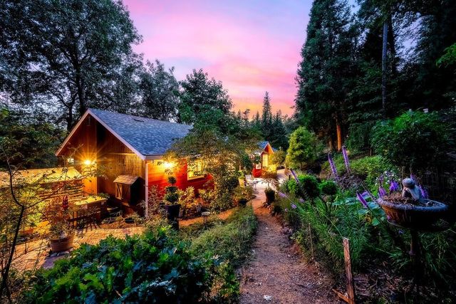 5962 Arrowhead Dr, Foresthill, CA 95631