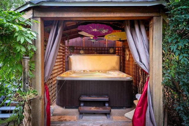 5962 Arrowhead Dr, Foresthill, CA 95631