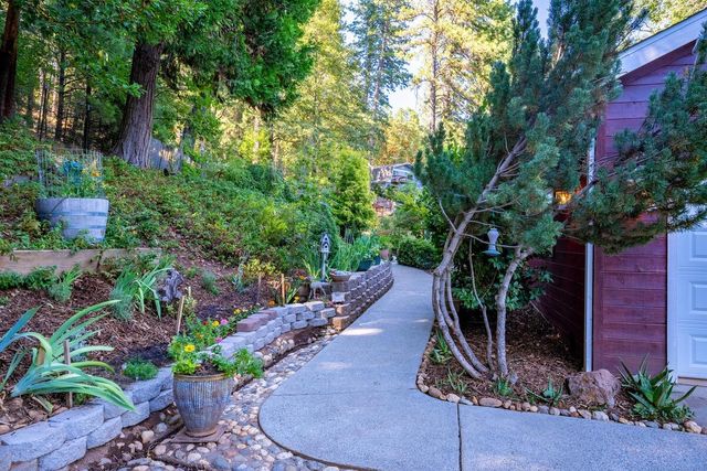 5962 Arrowhead Dr, Foresthill, CA 95631