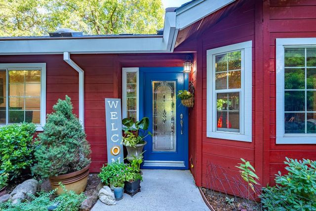 5962 Arrowhead Dr, Foresthill, CA 95631