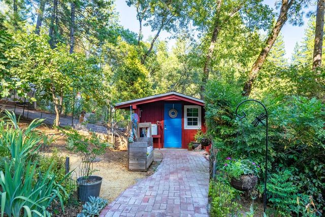 5962 Arrowhead Dr, Foresthill, CA 95631