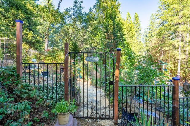 5962 Arrowhead Dr, Foresthill, CA 95631