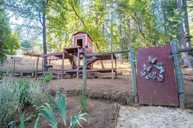 5962 Arrowhead Dr, Foresthill, CA 95631