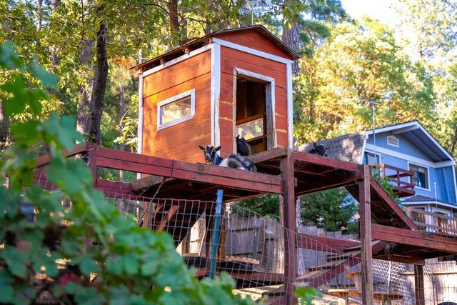 5962 Arrowhead Dr, Foresthill, CA 95631