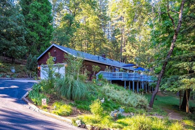 5962 Arrowhead Dr, Foresthill, CA 95631