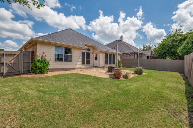902 Cutting Horse Drive, Mansfield, TX 76063
