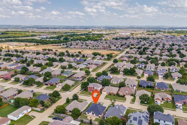 902 Cutting Horse Drive, Mansfield, TX 76063