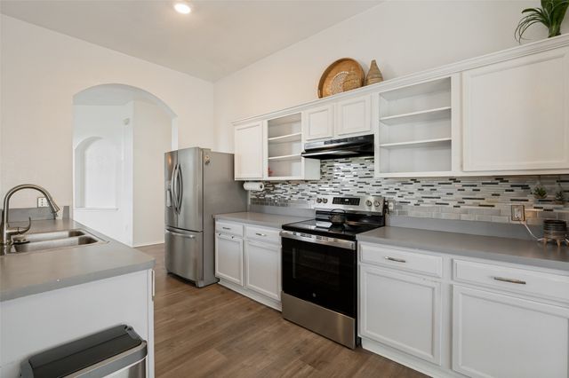 902 Cutting Horse Drive, Mansfield, TX 76063