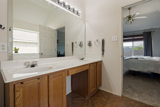 902 Cutting Horse Drive, Mansfield, TX 76063