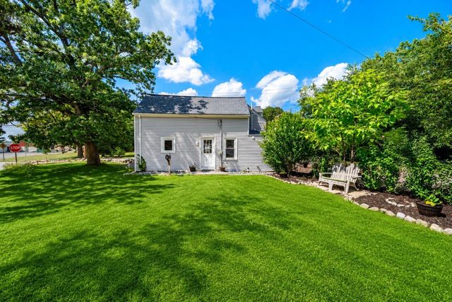 29 Sandwich Rd, Wareham, MA 02571