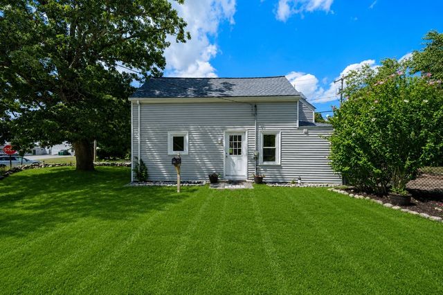 29 Sandwich Rd, Wareham, MA 02571