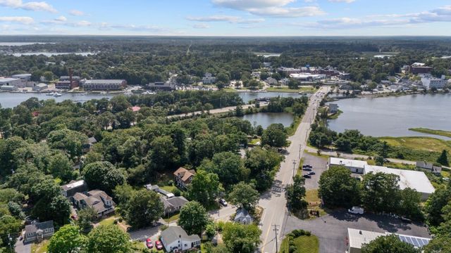 29 Sandwich Rd, Wareham, MA 02571