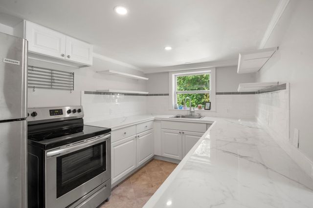29 Sandwich Rd, Wareham, MA 02571
