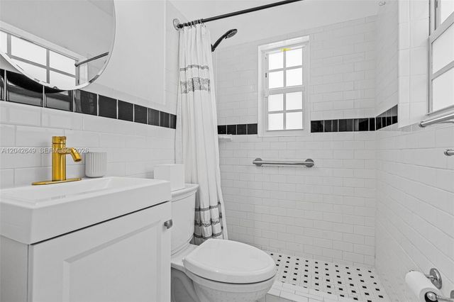 1209 La Mancha Avenue, Coral Gables, FL 33134