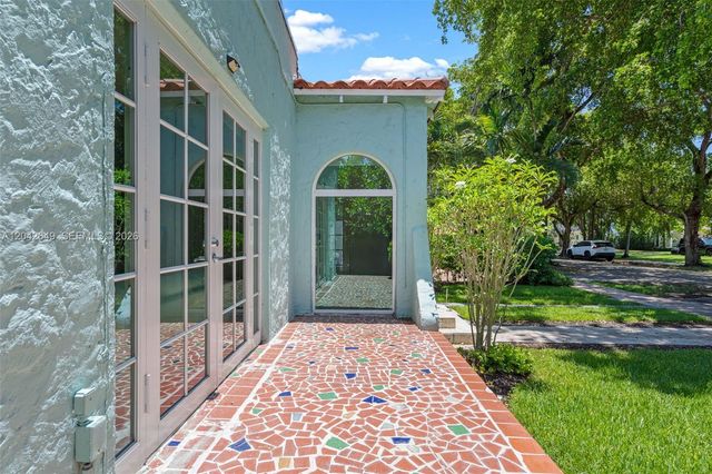 1209 La Mancha Avenue, Coral Gables, FL 33134