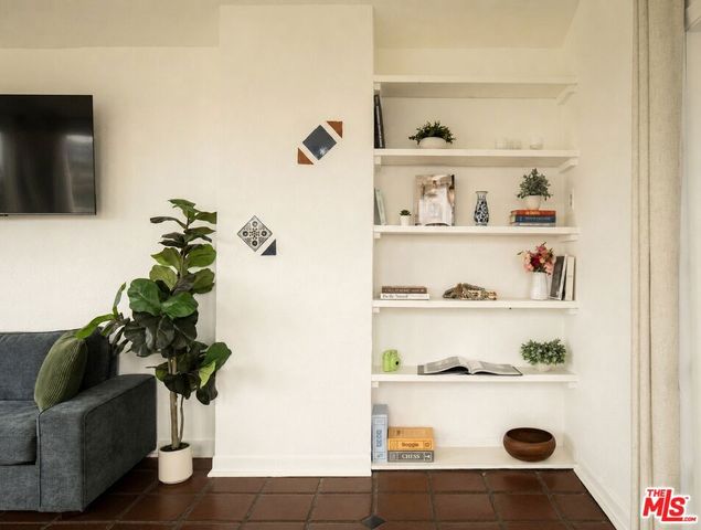 3346 N Knoll Drive, Los Angeles, CA 90068