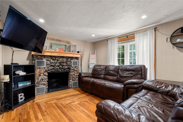 42 Pine Swamp Road, Cumberland, RI 02864