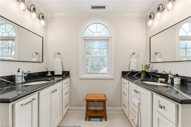 415 Carolina Circle, Winston-salem, NC 27104