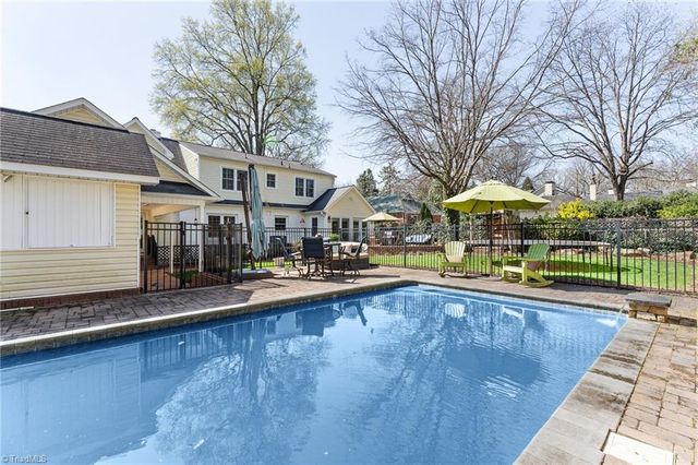 415 Carolina Circle, Winston-salem, NC 27104