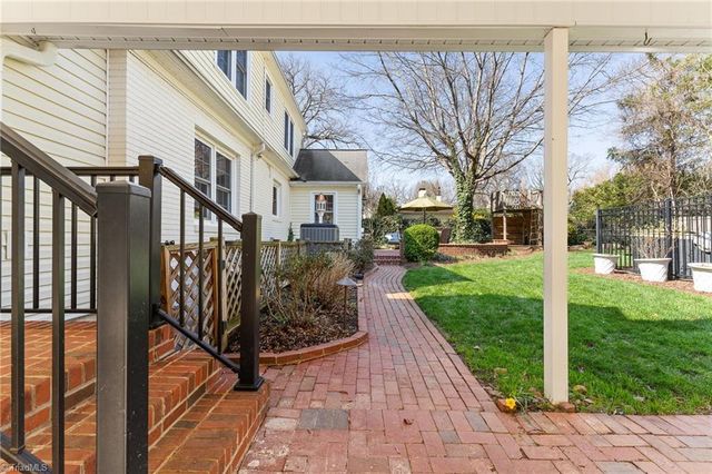 415 Carolina Circle, Winston-salem, NC 27104