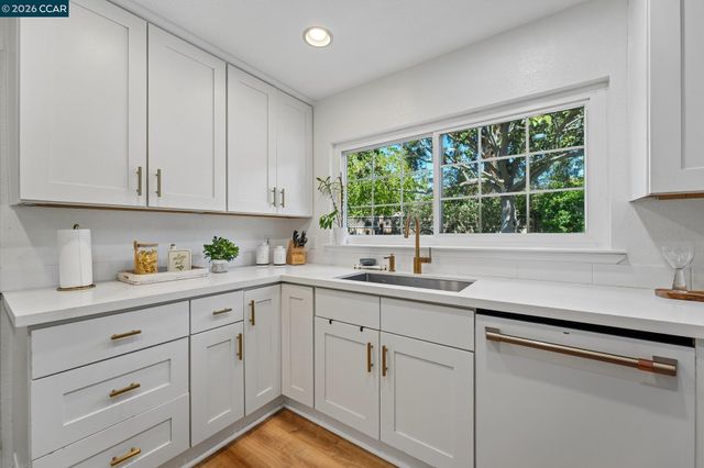 3730 Parkway Ct, Concord, CA 94519