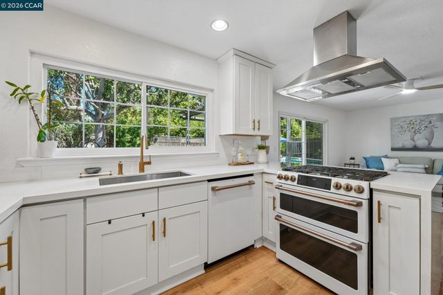3730 Parkway Ct, Concord, CA 94519