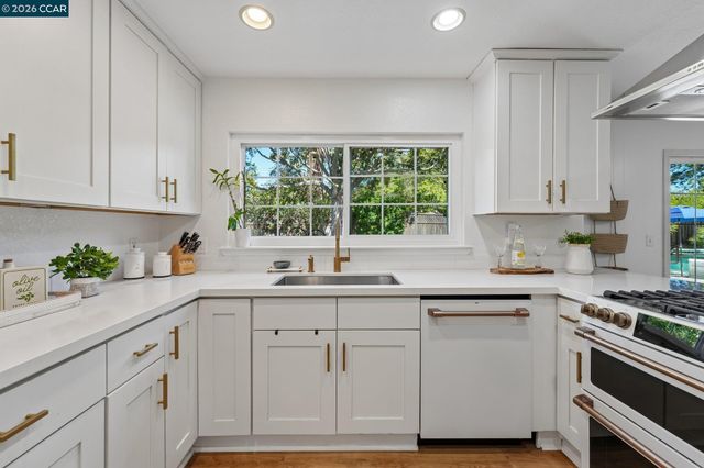 3730 Parkway Ct, Concord, CA 94519