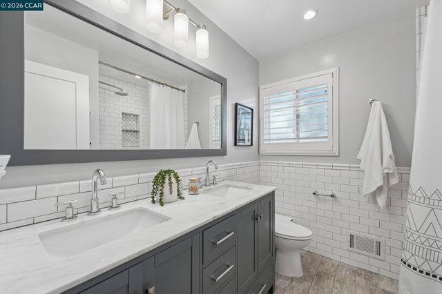 3730 Parkway Ct, Concord, CA 94519