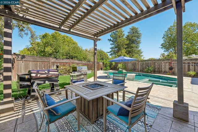 3730 Parkway Ct, Concord, CA 94519
