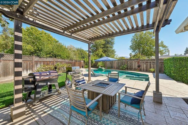 3730 Parkway Ct, Concord, CA 94519