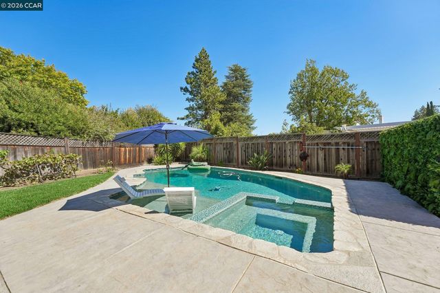 3730 Parkway Ct, Concord, CA 94519