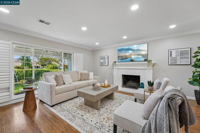 3730 Parkway Ct, Concord, CA 94519