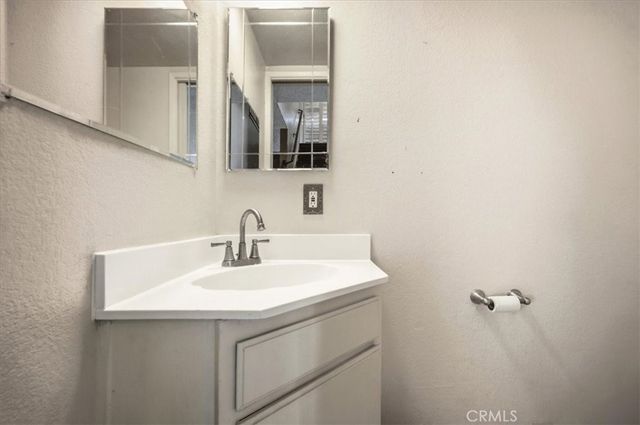 948 Manzanita, Bloomington, CA 92316