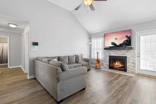 1355 Whitt Ln, Clarksville, TN 37042