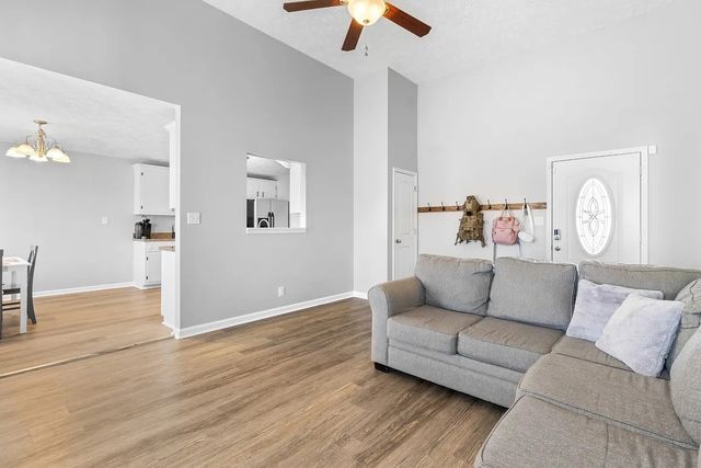 1355 Whitt Ln, Clarksville, TN 37042