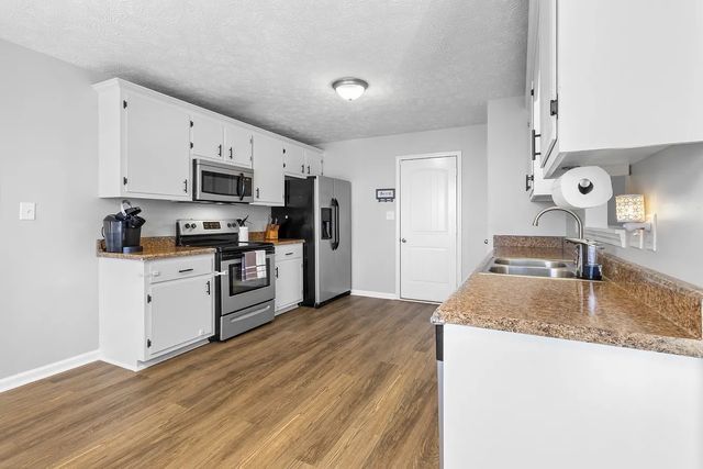 1355 Whitt Ln, Clarksville, TN 37042