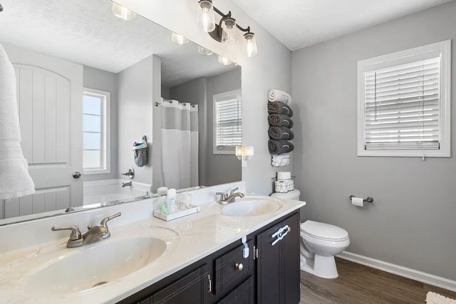 1355 Whitt Ln, Clarksville, TN 37042