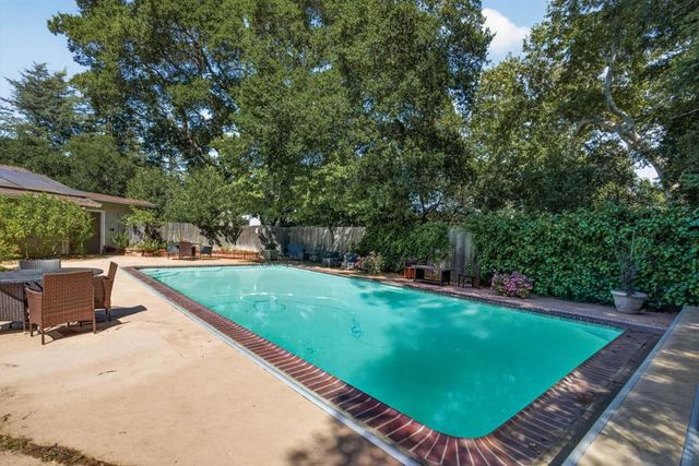 19650 Sky Oaks Way, Los Gatos, CA 95030