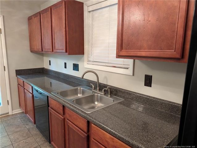 951 Creek Side Run, Fayetteville, NC 28303